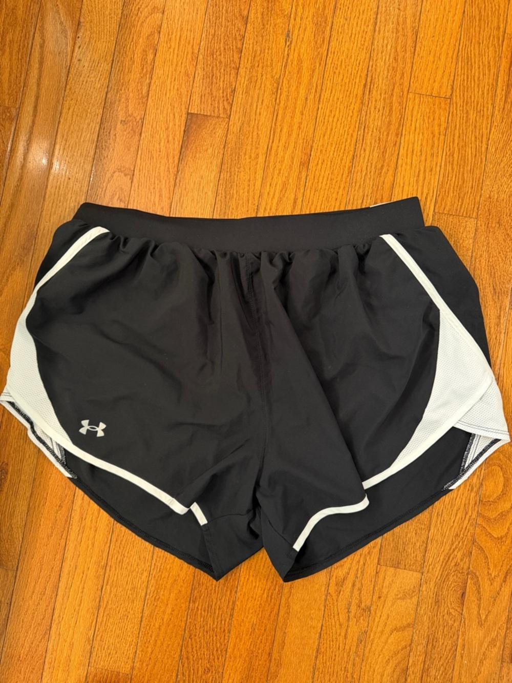 Under Armor women’s size 1X sport shorts.